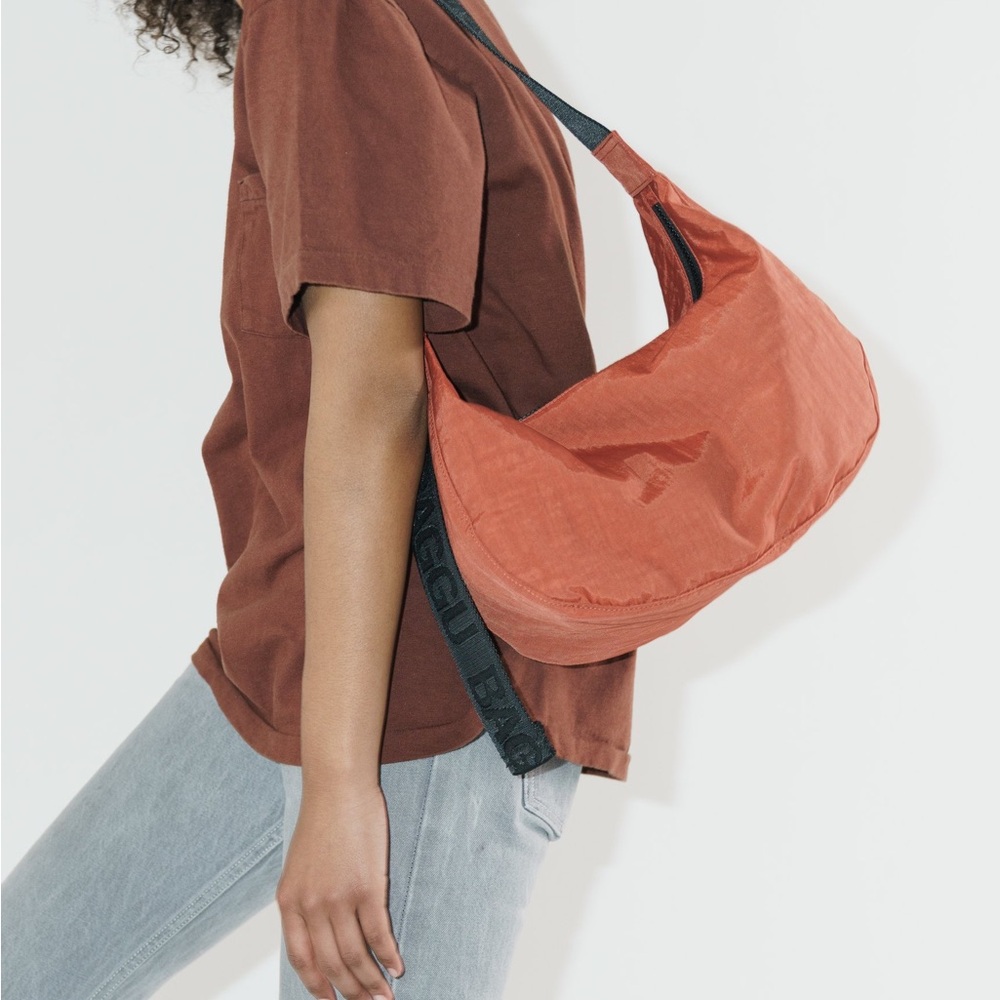 Baggu Medium Crescent in rust